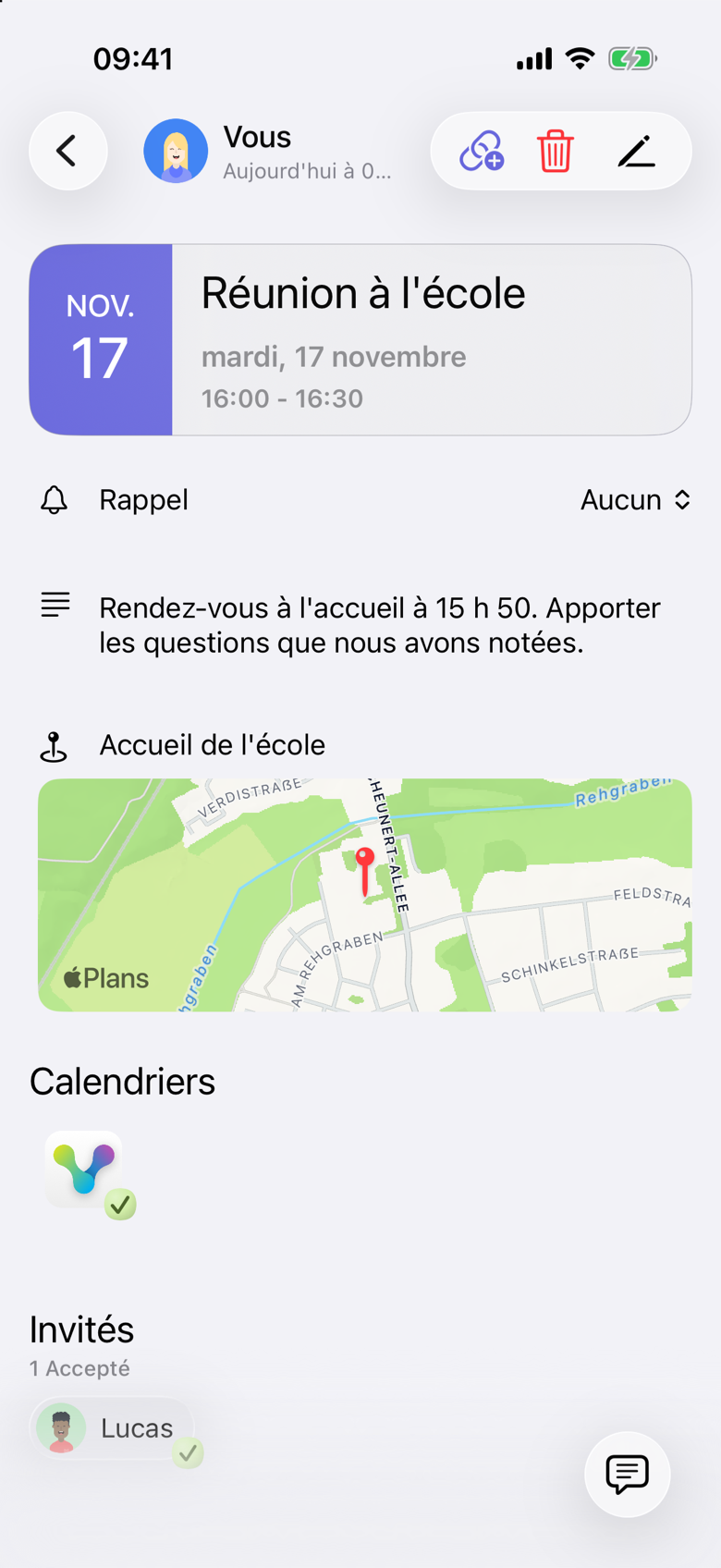 Réunion à l’école le mardi 17 novembre, de 16:00 à 16:30. La note dit de se retrouver à l’accueil à 15 h 50 et d’apporter les questions. Le lieu est Accueil de l’école. Lucas est listé sous Invités comme accepté. L’organisatrice est affichée comme Vous, et Rappel est Aucun.
