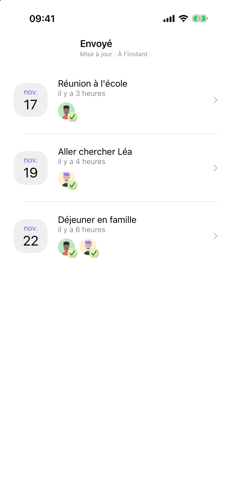 Événements envoyés dans VerbinderApp : Réunion à l’école le 17 nov., Aller chercher Léa le 19 nov. et Déjeuner en famille le 22 nov. Chaque adulte invité a une coche verte.