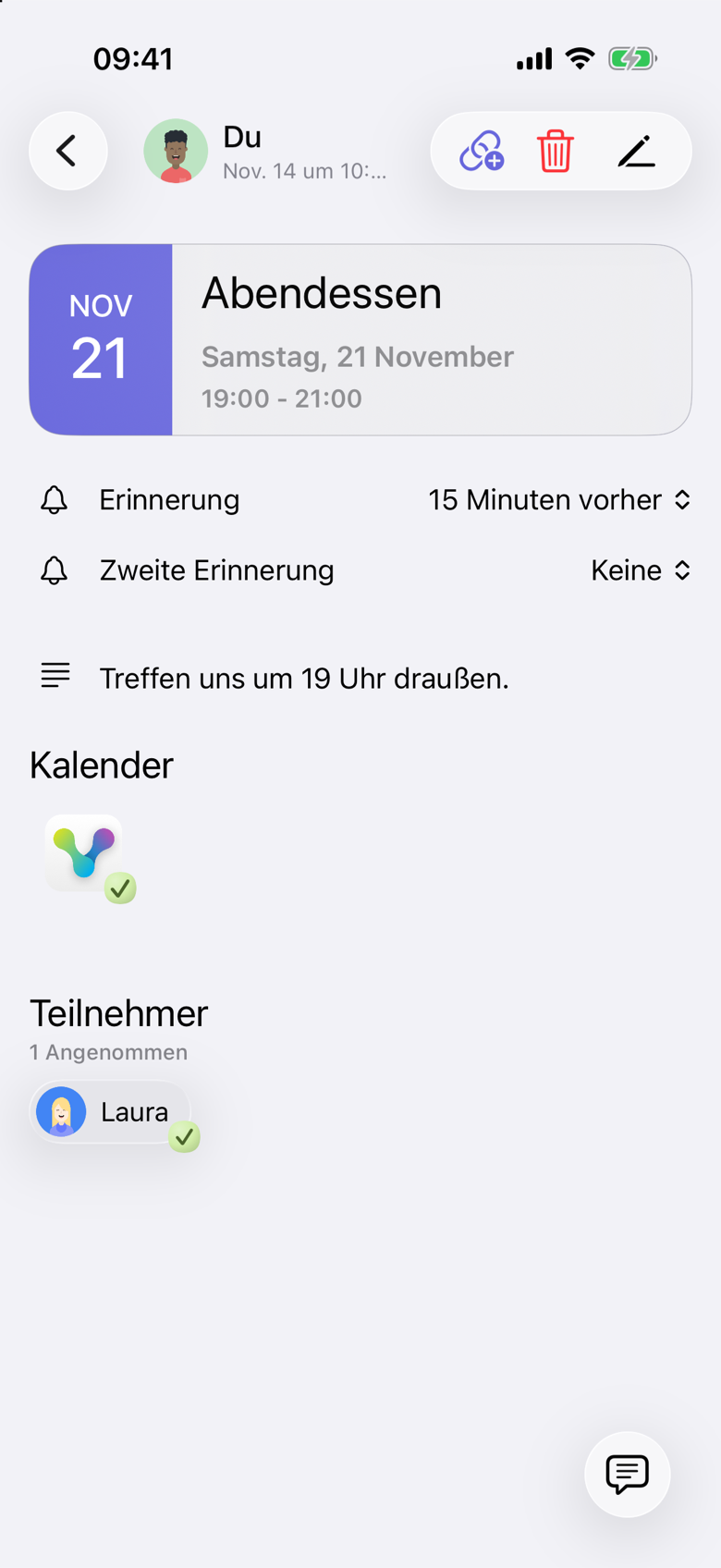 Abendessen am Samstag, 21. November, von 19:00 bis 21:00. Die Notiz lautet Treffen uns um 19 Uhr draußen. Unter Teilnehmer steht 1 Angenommen, und Laura hat ein Häkchen. Der Organisator erscheint als Du.