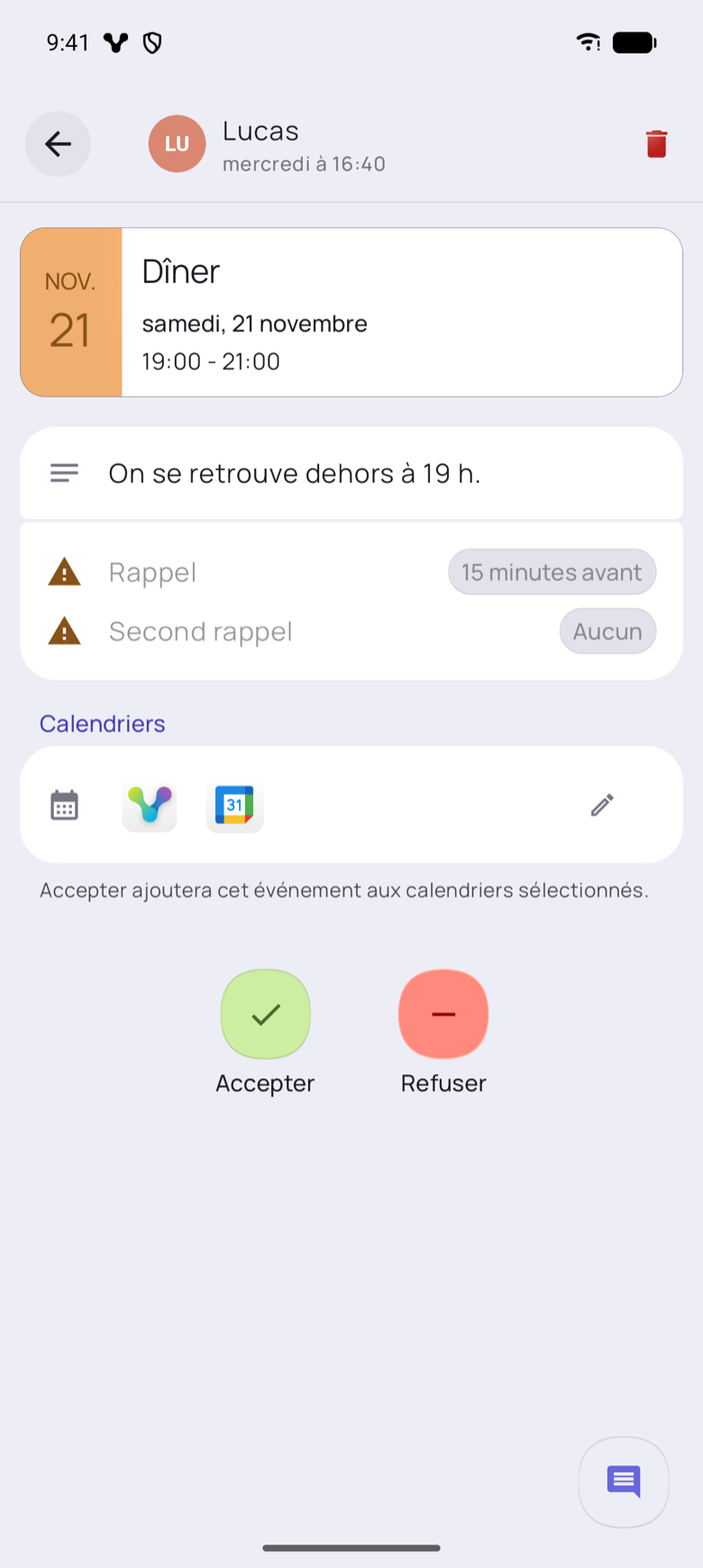 Téléphone Android de Chloé avec l’invitation au Dîner du samedi 21 novembre, de 19:00 à 21:00, et les boutons Accepter et Refuser.